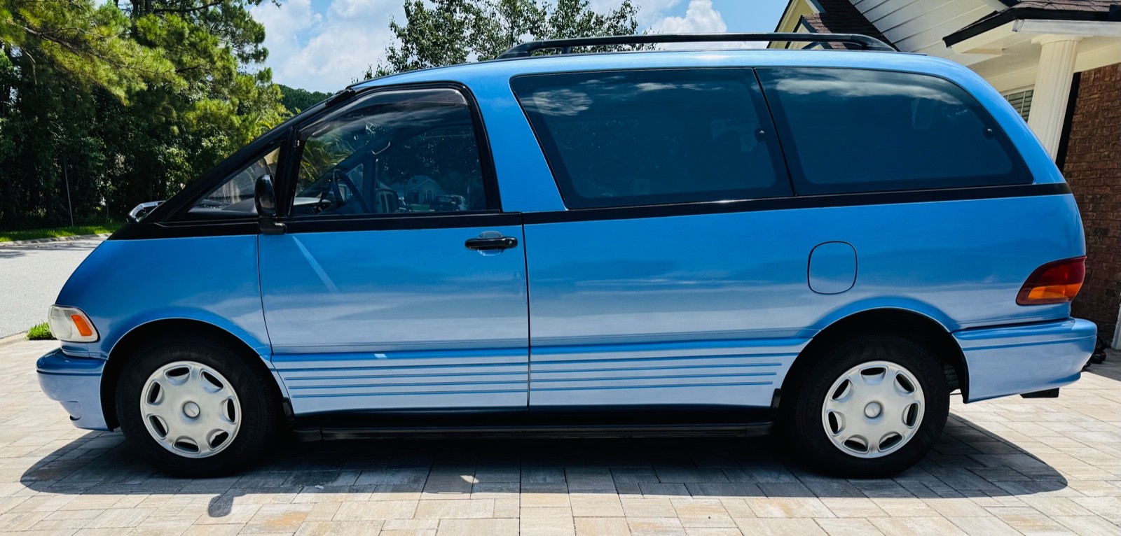 Toyota-Previa-1995-Minivan