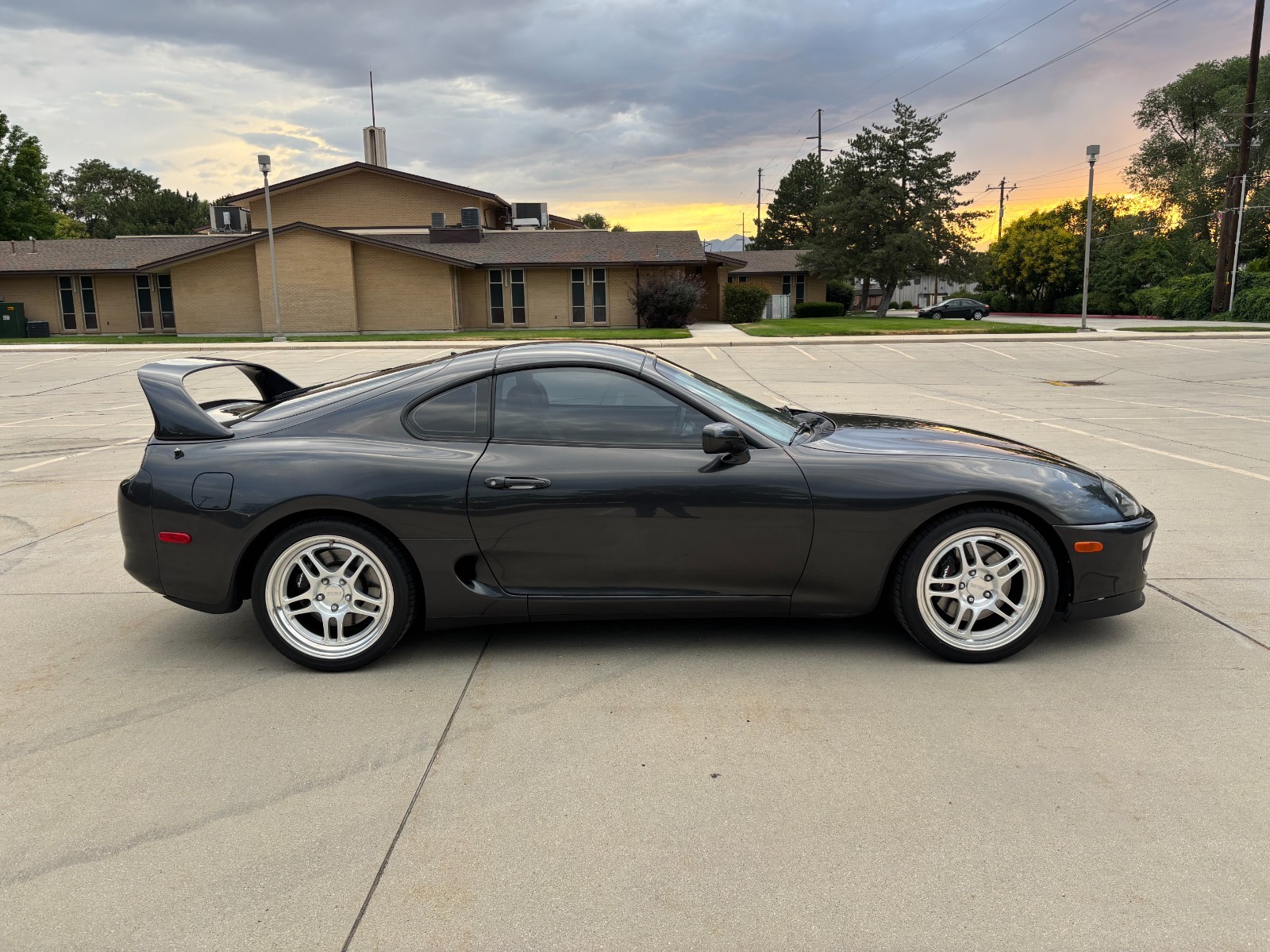 Toyota-Supra-1993-Hatchback-11