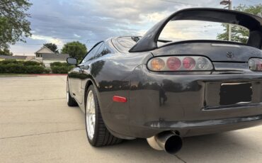Toyota-Supra-1993-Hatchback-4