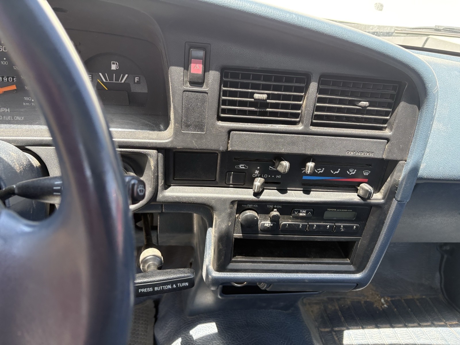 Toyota-Tacoma-1992-13