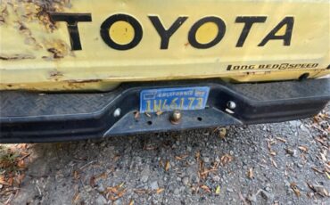 Toyota-Truck-1980-Yellow-Black-11