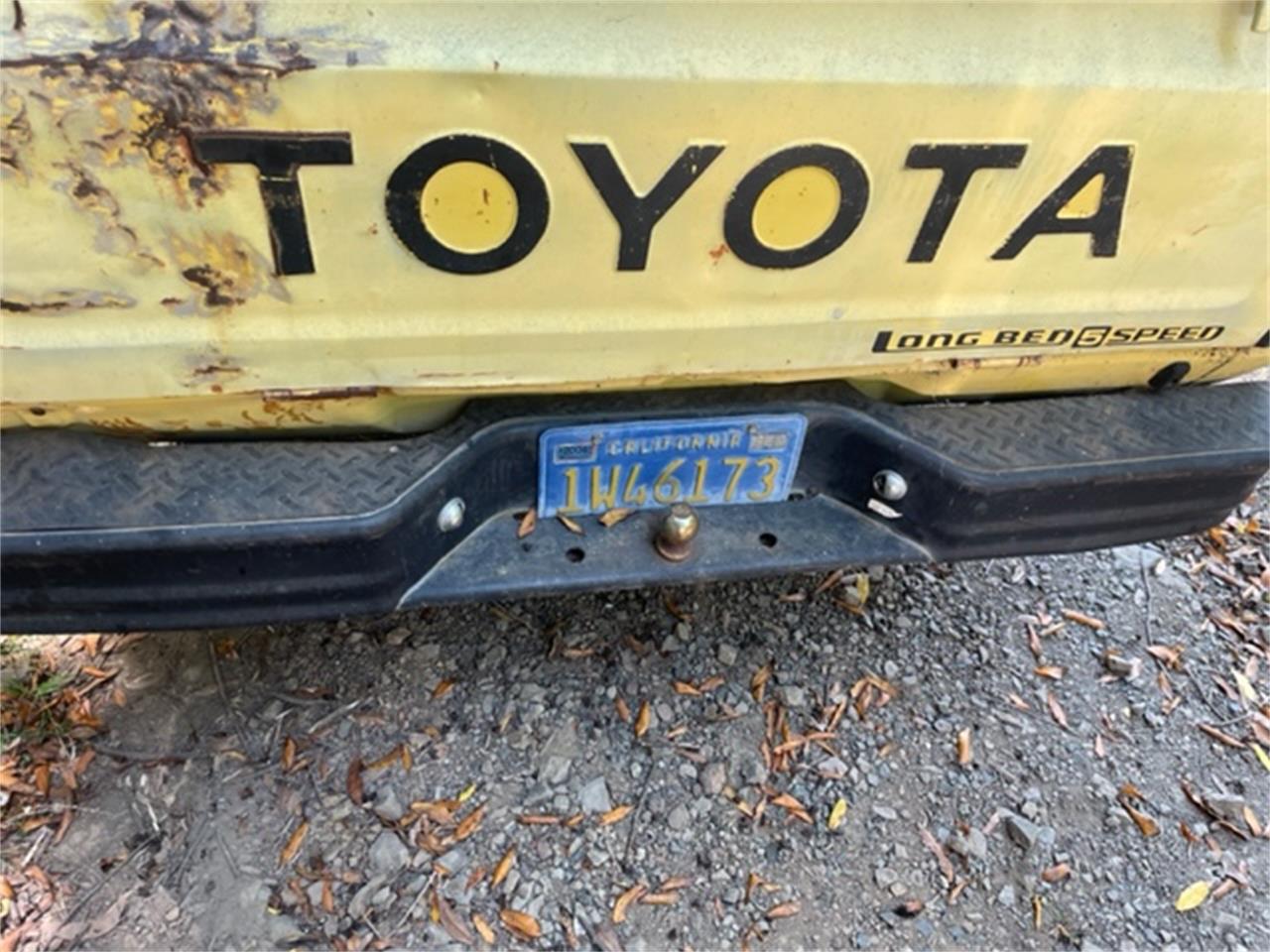Toyota-Truck-1980-Yellow-Black-11