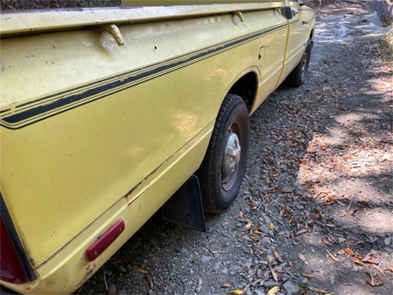 Toyota-Truck-1980-Yellow-Black-14