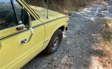 Toyota-Truck-1980-Yellow-Black-3