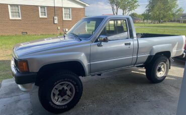 Toyota-Truck-1988-Silver-Silver-1