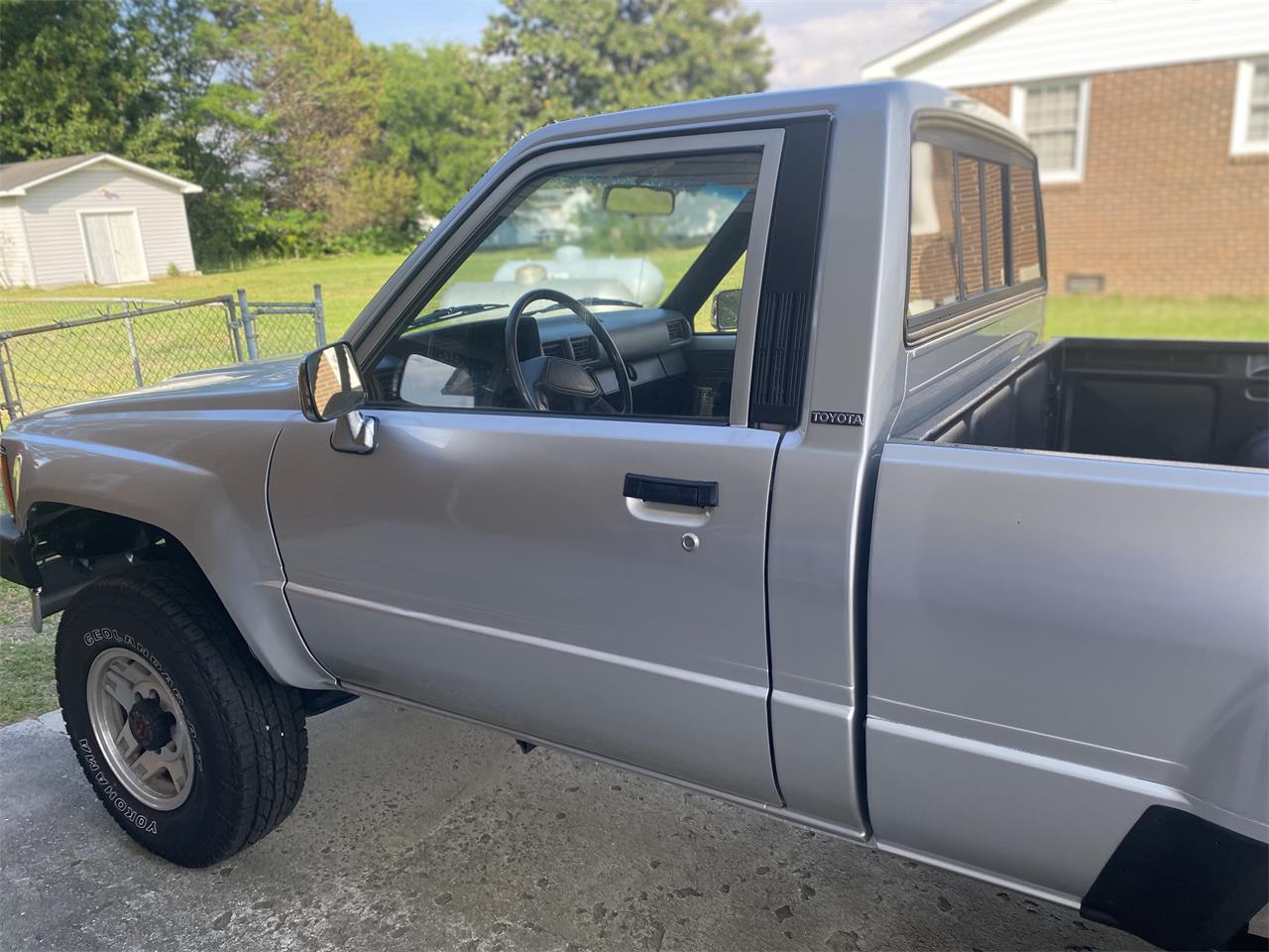 Toyota-Truck-1988-Silver-Silver-2