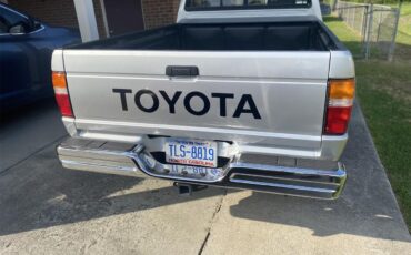 Toyota-Truck-1988-Silver-Silver-3