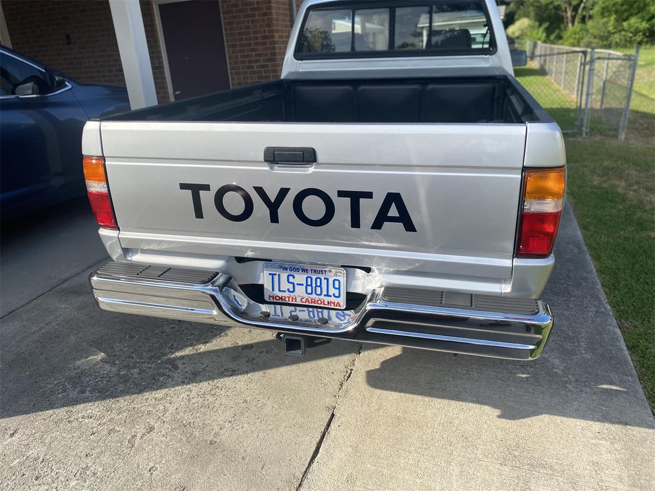 Toyota-Truck-1988-Silver-Silver-3