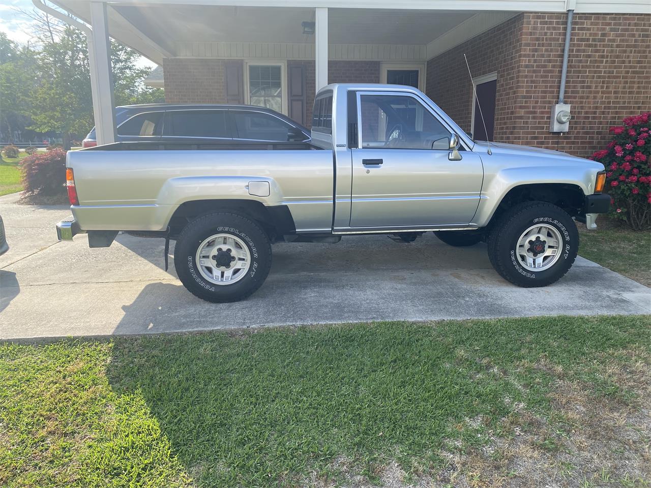 Toyota-Truck-1988-Silver-Silver-4