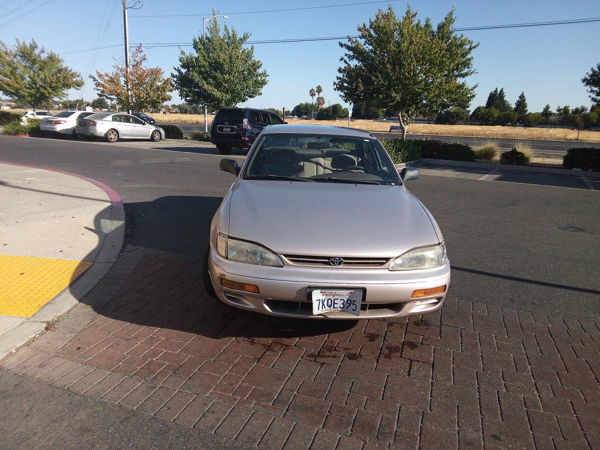 Toyota-camry-1995-brown-1