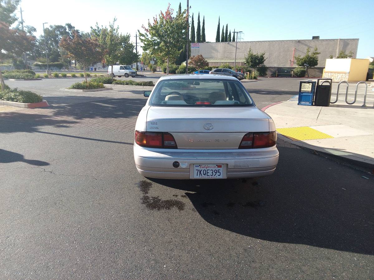 Toyota-camry-1995-brown-2
