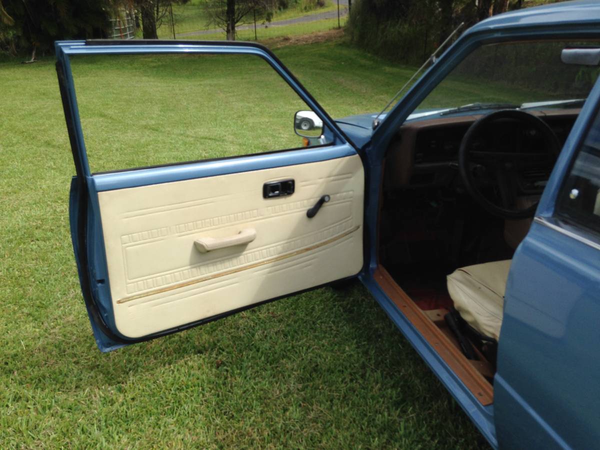 Toyota-corolla-1976-5