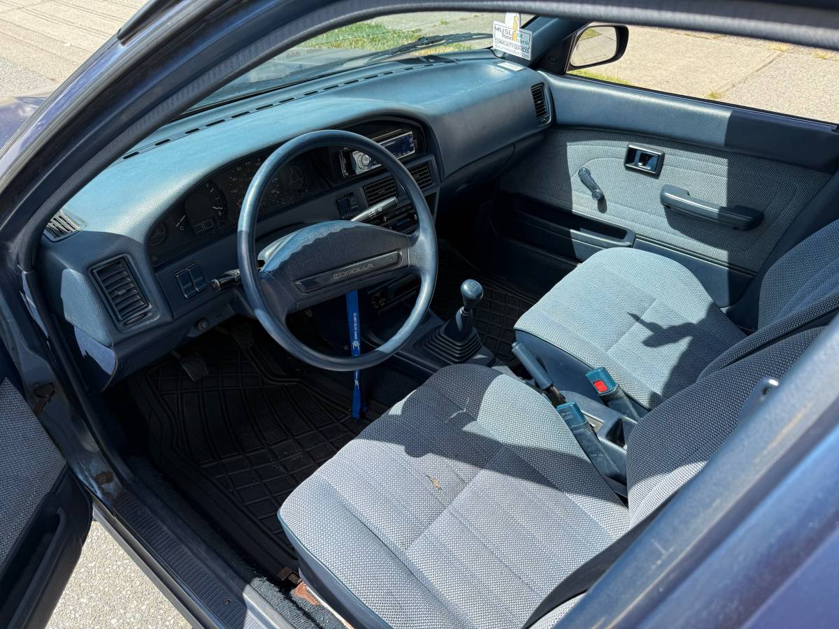 Toyota-corolla-1988-blue-2