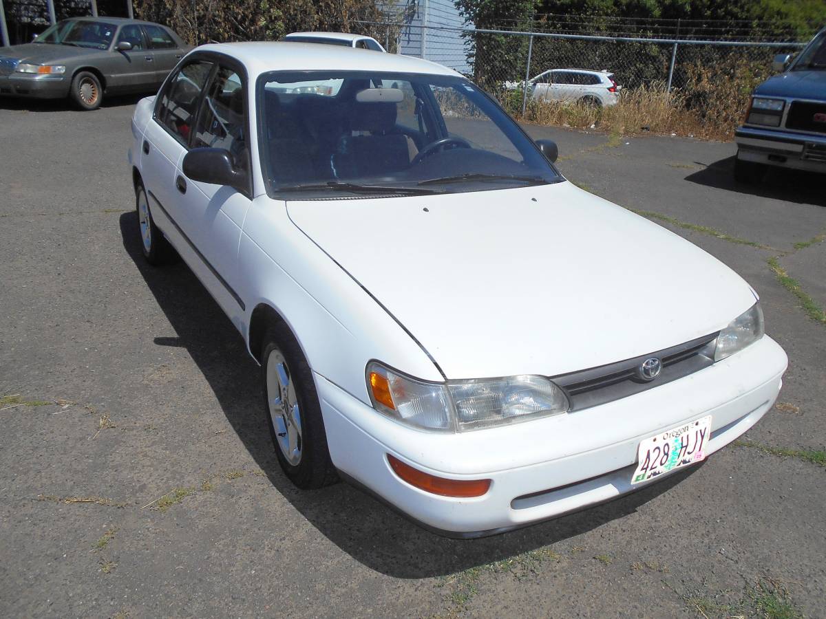 Toyota-corolla-1993-white-1