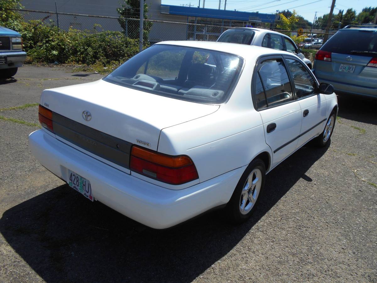 Toyota-corolla-1993-white-2