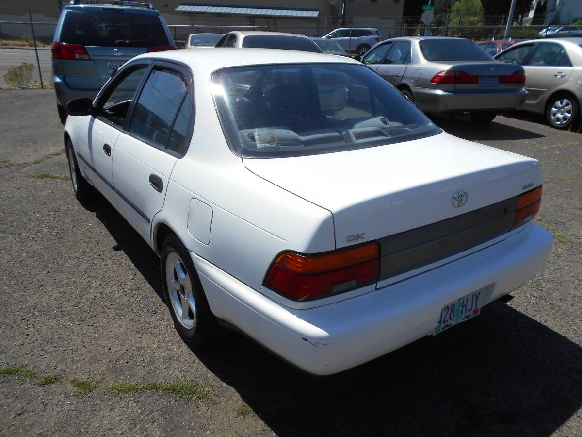 Toyota-corolla-1993-white-3