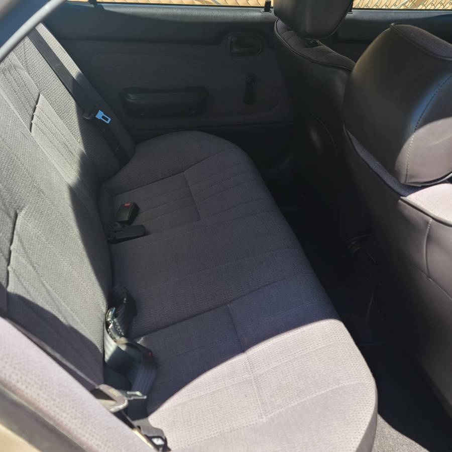 Toyota-corolla-1995-8