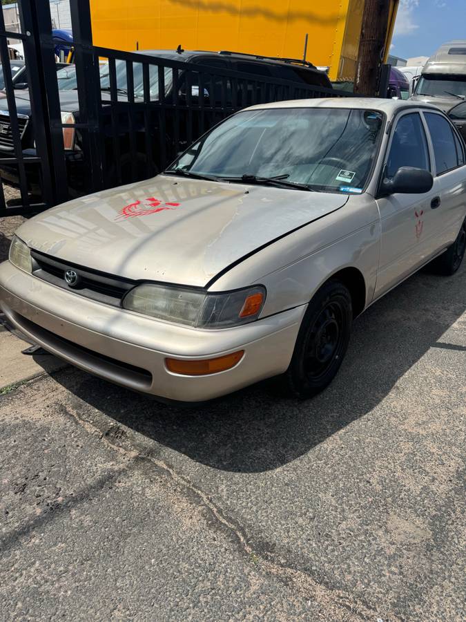 Toyota-corolla-1995-brown-1