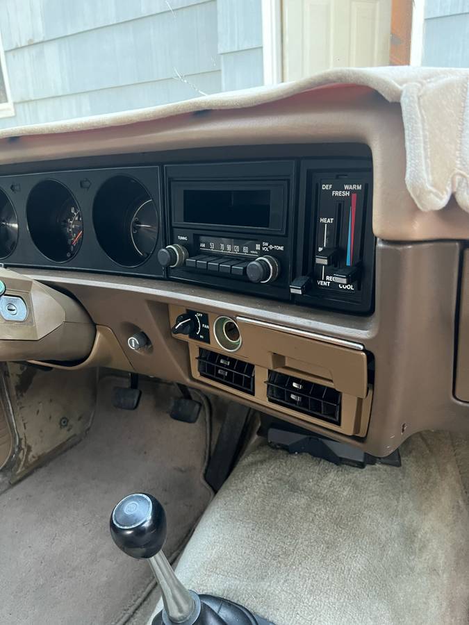 Toyota-corona-1977-white-11
