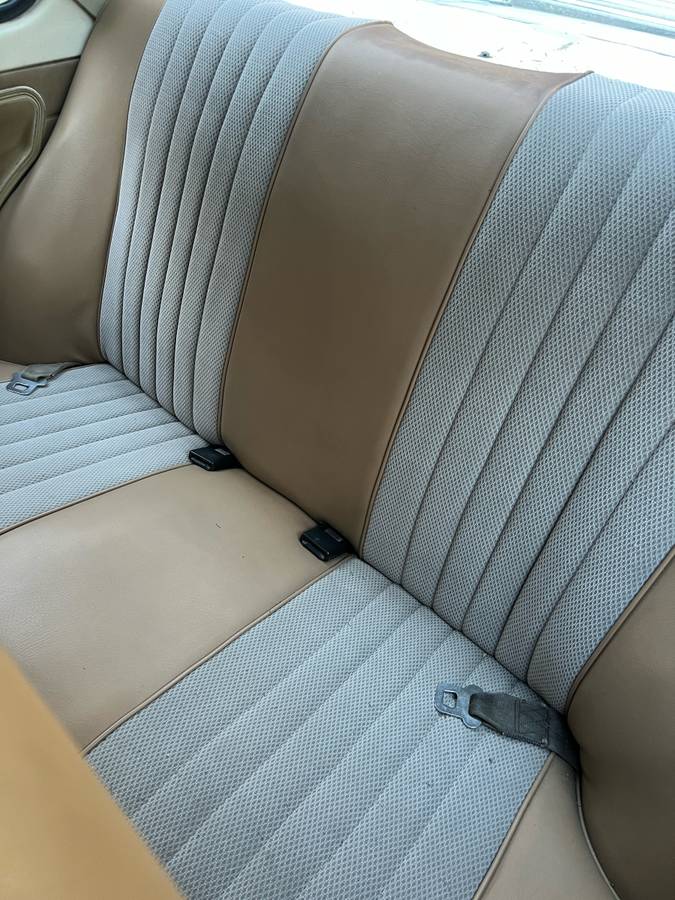 Toyota-corona-1977-white-16