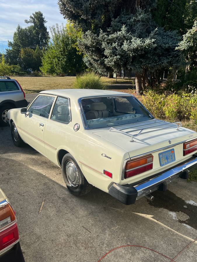 Toyota-corona-1977-white-3