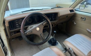 Toyota-corona-1977-white-8