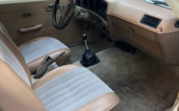 Toyota-corona-1977-white-9