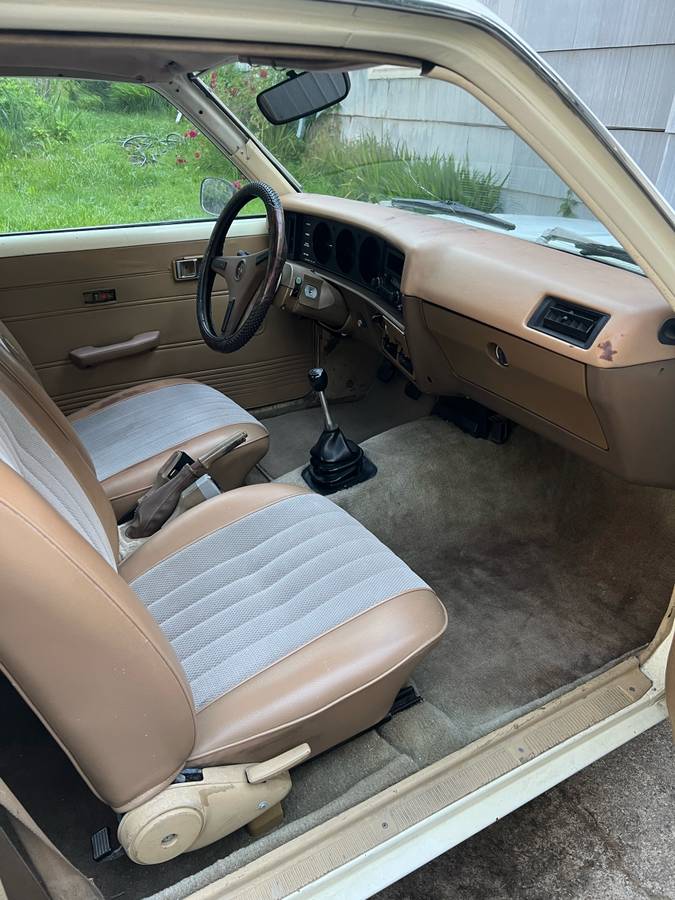 Toyota-corona-1977-white-9