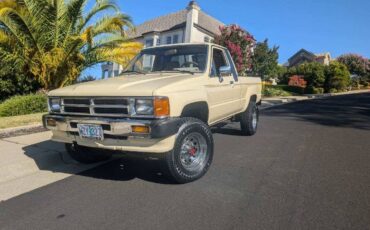 Toyota-custom-deluxe-4x4-1988-yellow-1