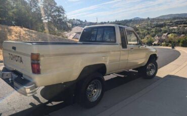 Toyota-custom-deluxe-4x4-1988-yellow-2