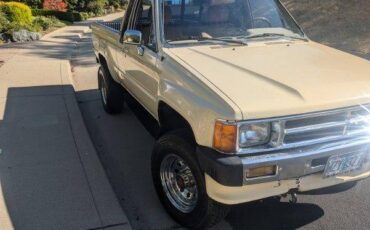 Toyota-custom-deluxe-4x4-1988-yellow-3