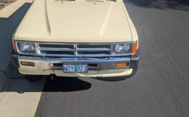 Toyota-custom-deluxe-4x4-1988-yellow-6