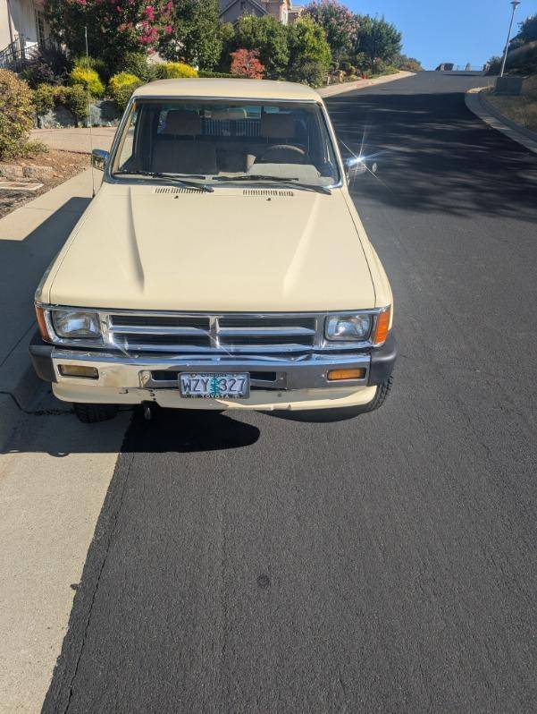 Toyota-custom-deluxe-4x4-1988-yellow-6