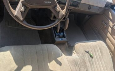 Toyota-custom-deluxe-4x4-1988-yellow-7