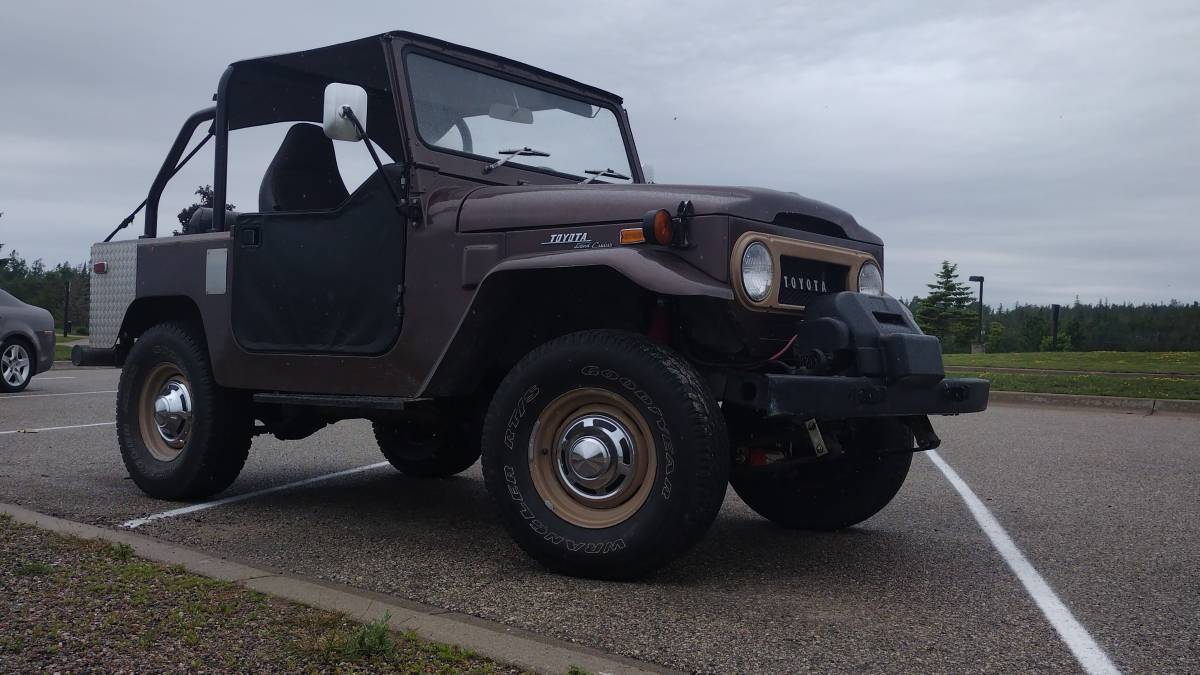 Toyota-fj40-land-cruiser-1971-brown-15