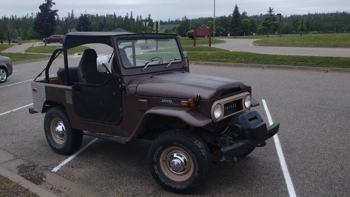 Toyota-fj40-land-cruiser-1971-brown-16