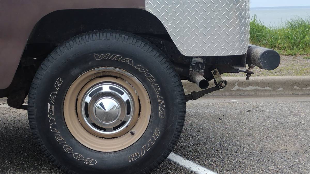 Toyota-fj40-land-cruiser-1971-brown-2