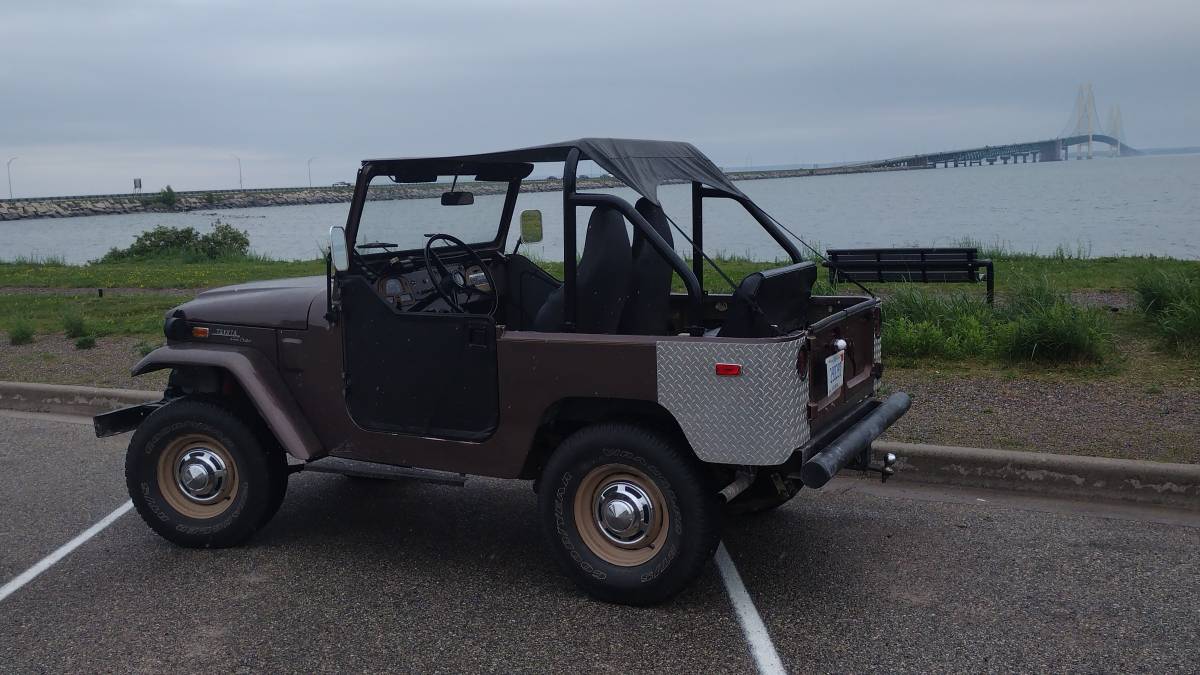 Toyota-fj40-land-cruiser-1971-brown-21