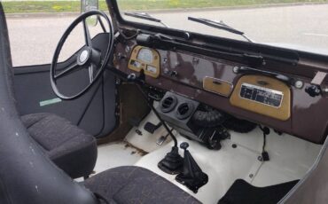 Toyota-fj40-land-cruiser-1971-brown-3