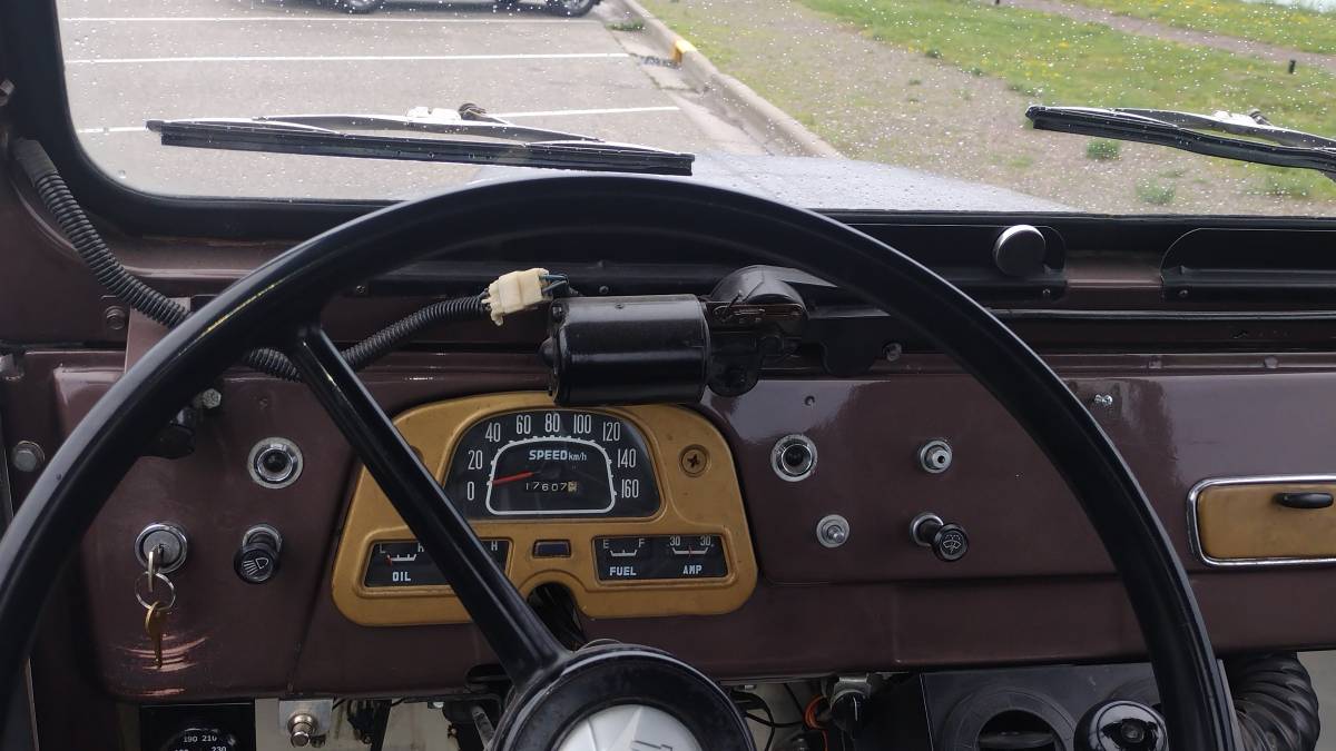 Toyota-fj40-land-cruiser-1971-brown-5