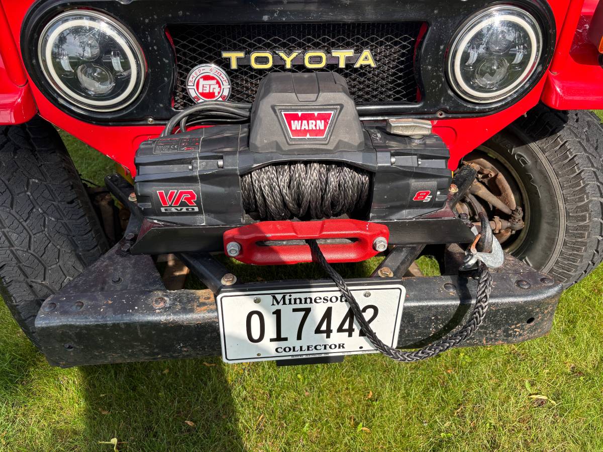 Toyota-fj40-landcruiser-1978-red-1