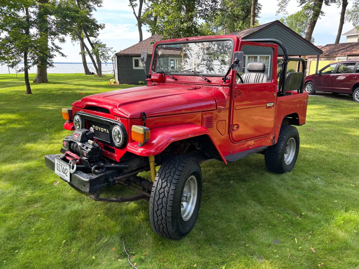 Toyota-fj40-landcruiser-1978-red-12