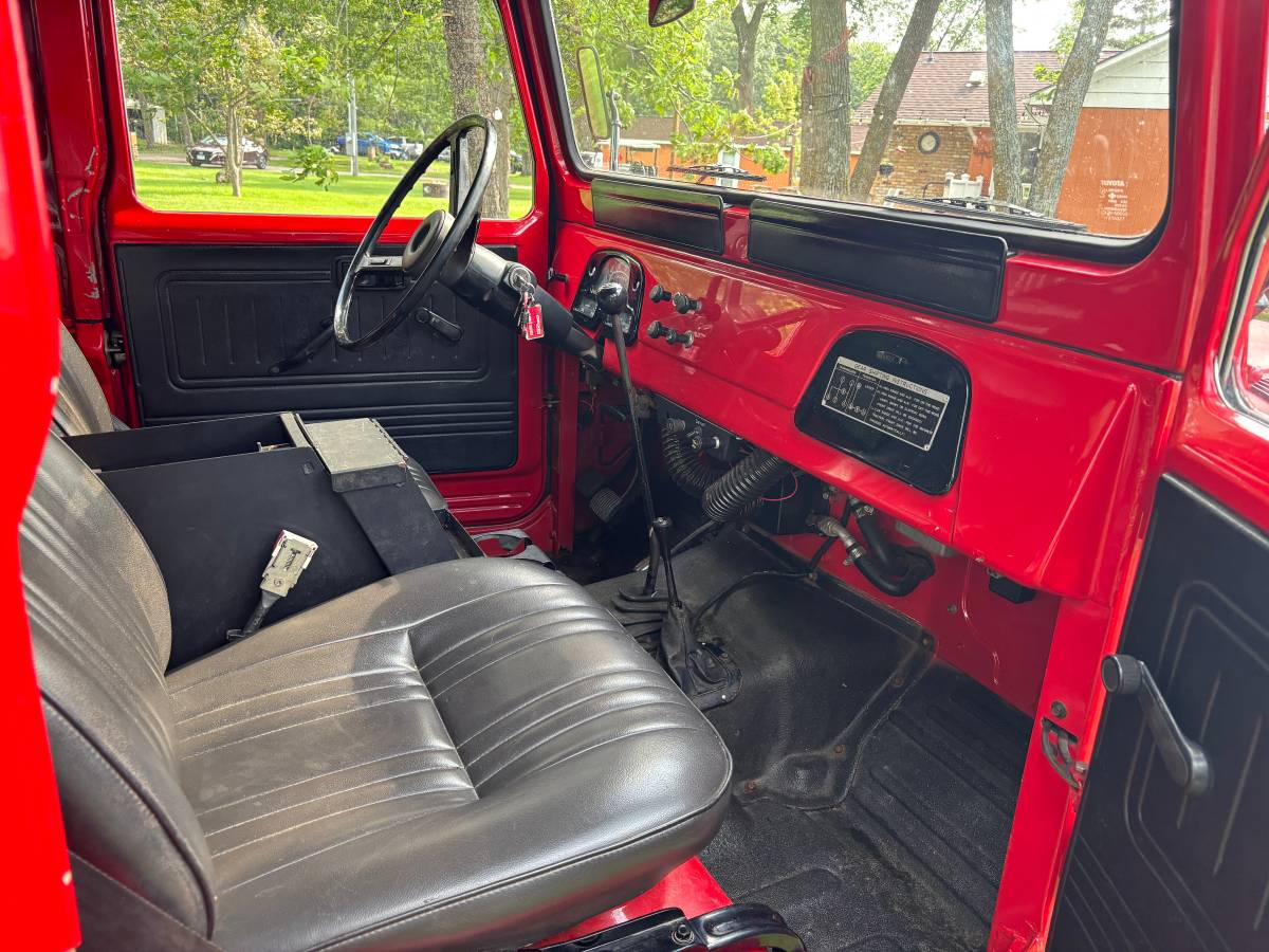 Toyota-fj40-landcruiser-1978-red-18