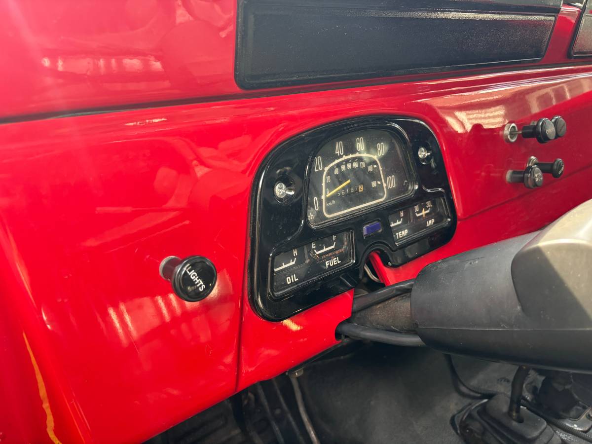 Toyota-fj40-landcruiser-1978-red-4