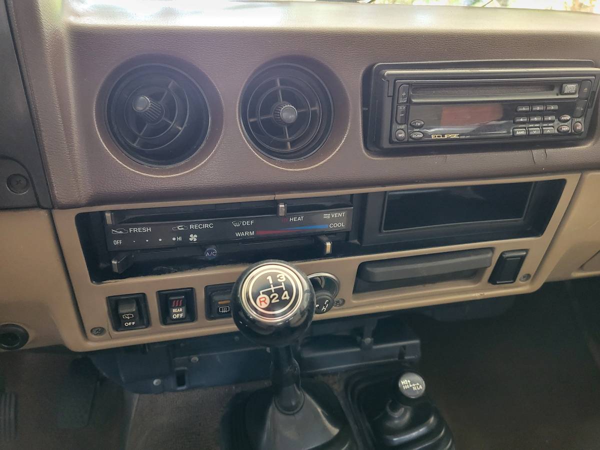 Toyota-land-cruiser-1983-10
