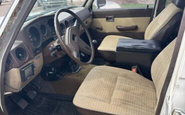 Toyota-land-cruiser-1983-white-1