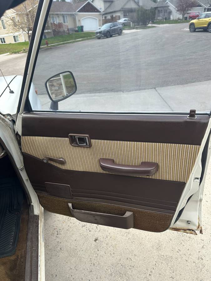 Toyota-land-cruiser-1983-white-10