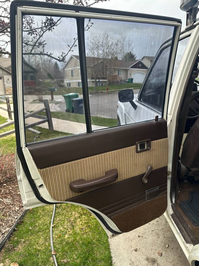 Toyota-land-cruiser-1983-white-11
