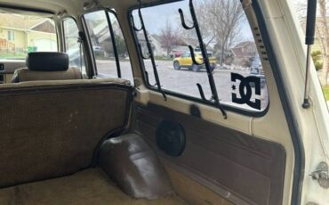 Toyota-land-cruiser-1983-white-7