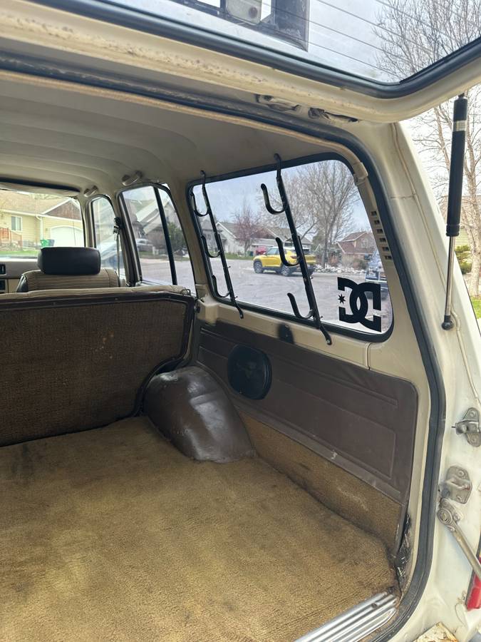 Toyota-land-cruiser-1983-white-7